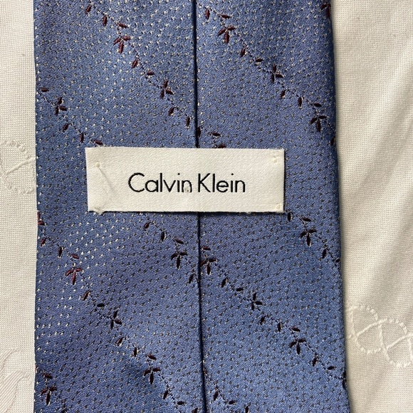 Clavin Klein Blue/Gray & Gold Specks Vine Print‎ !00% Silk New Standard Tie - Picture 2 of 5